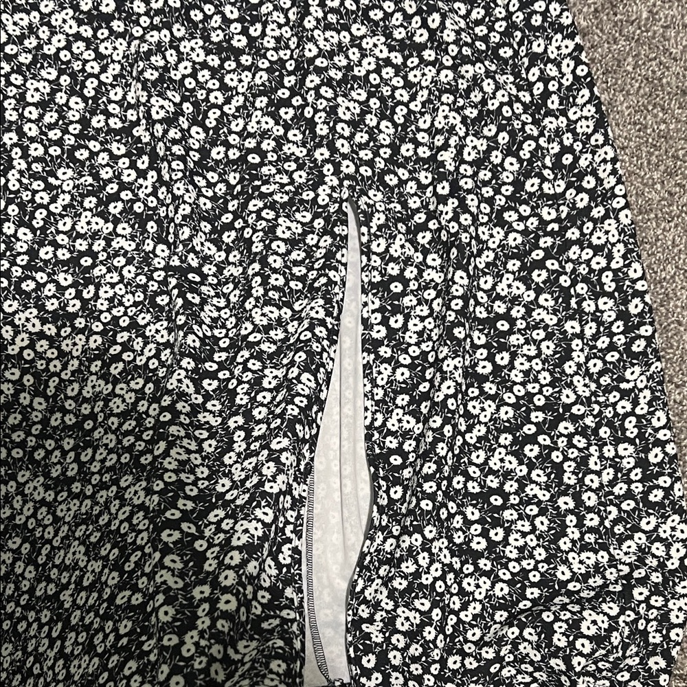 SHEIN Black and White Floral A-Line Skirt - Picture 3 of 3